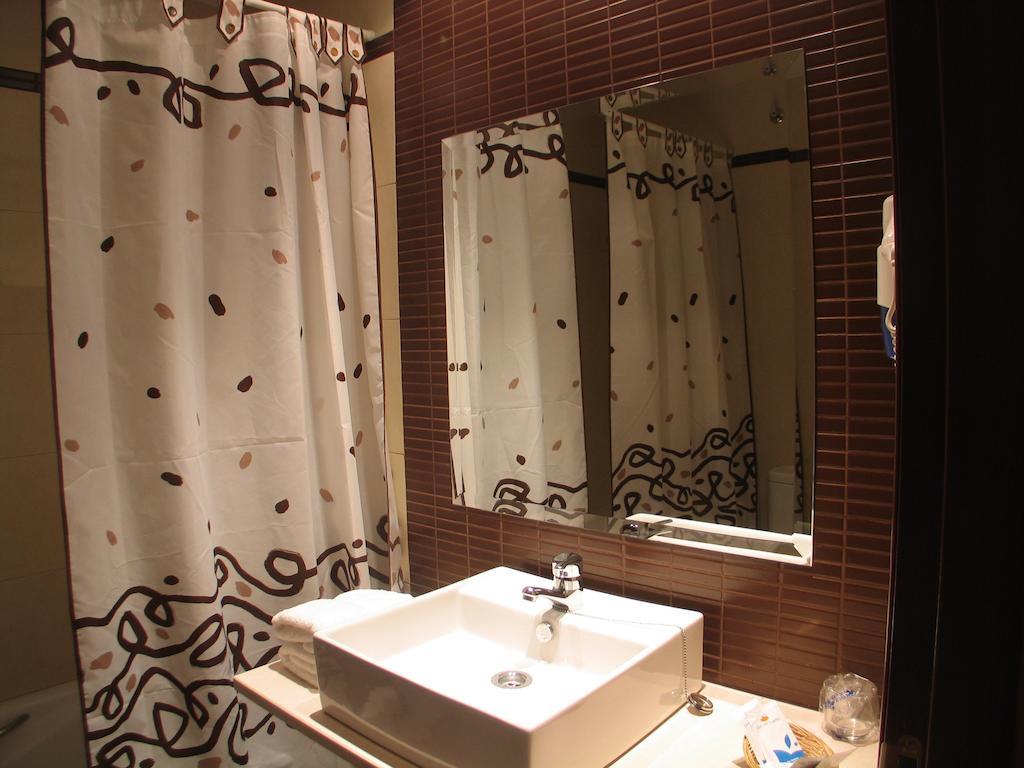 Hotel San Cristobal Coria Quarto foto
