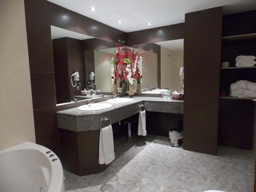 Hotel San Cristobal Coria Quarto foto
