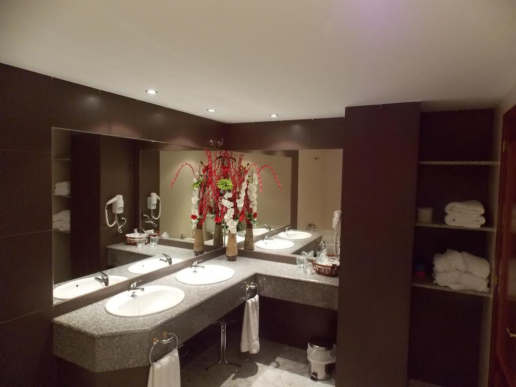 Hotel San Cristobal Coria Quarto foto