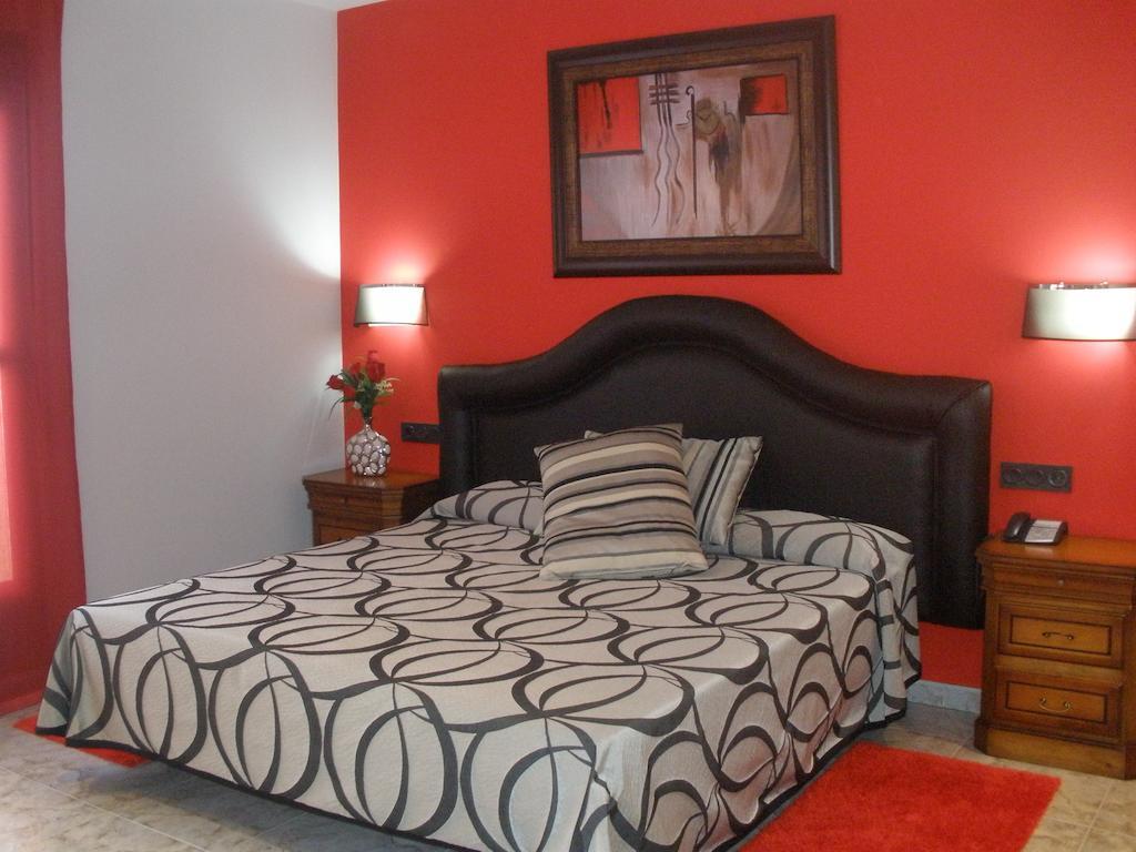 Hotel San Cristobal Coria Quarto foto
